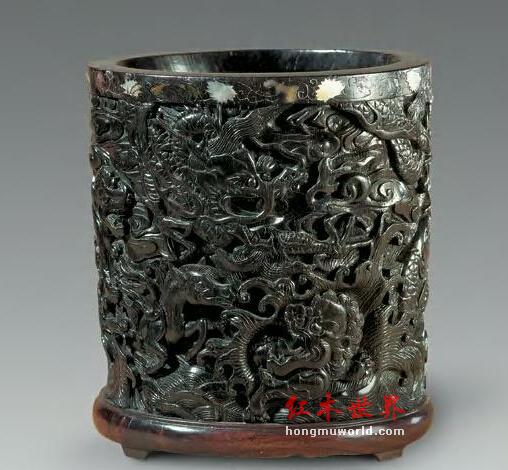 浮雕鱼龙海兽紫檀笔筒 紫檀色重黝黑气势雄伟