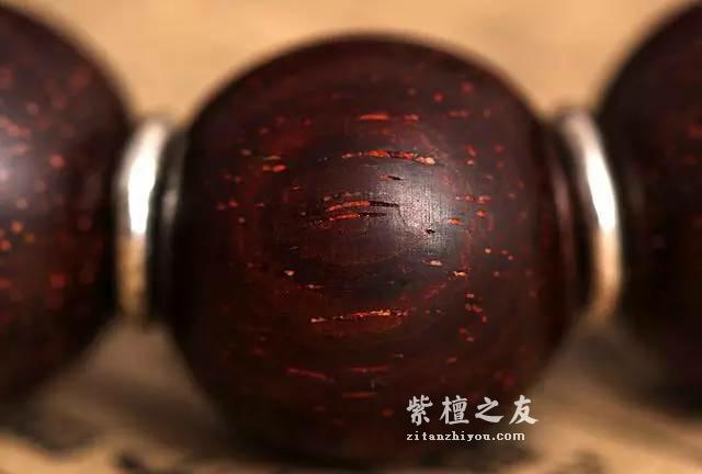 心爱的小叶紫檀手串出现裂纹肿么办？-1