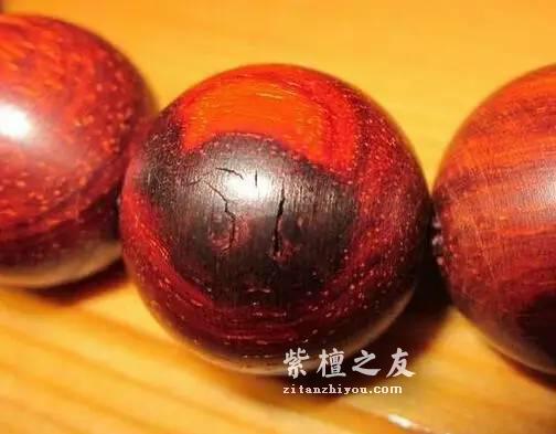 心爱的小叶紫檀手串出现裂纹肿么办？-2