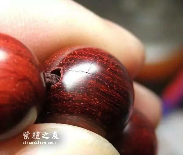 心爱的小叶紫檀手串出现裂纹肿么办？-4