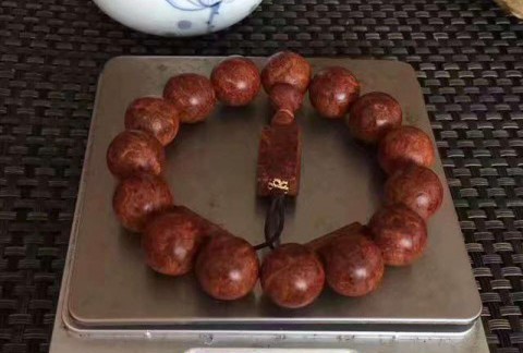 小叶紫檀究竟是选择大还是小？看老司机怎么说