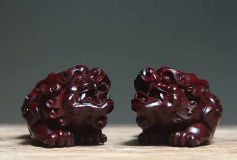 小叶紫檀精品欣赏：貔貅 招财避邪的一对瑞兽