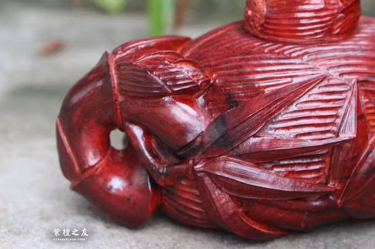 小叶紫檀茶壶《知足常乐》纯手工雕刻壶身壶盖同料取材寓意美好。-2