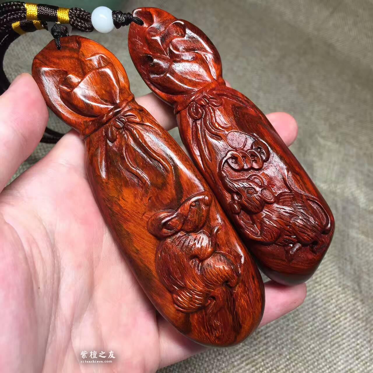 小叶紫檀数钱《钱袋子》手把件 油性好易包浆-1
