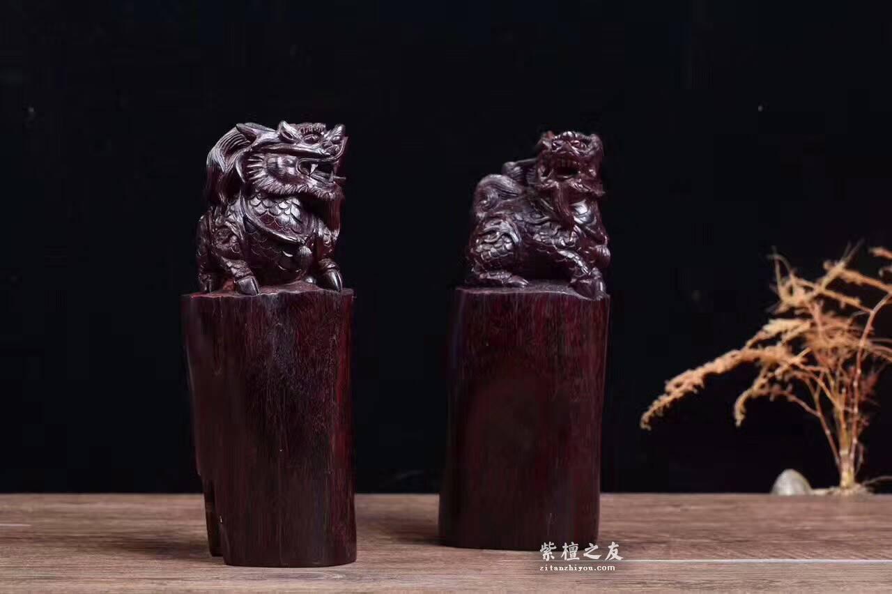 小巧摆件《麒麟纳福》吉祥瑞兽一对 印度小叶紫檀拆房老料材质-1