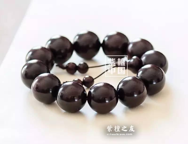 盘玩包浆后的小叶紫檀手串欣赏 真的很漂亮-1