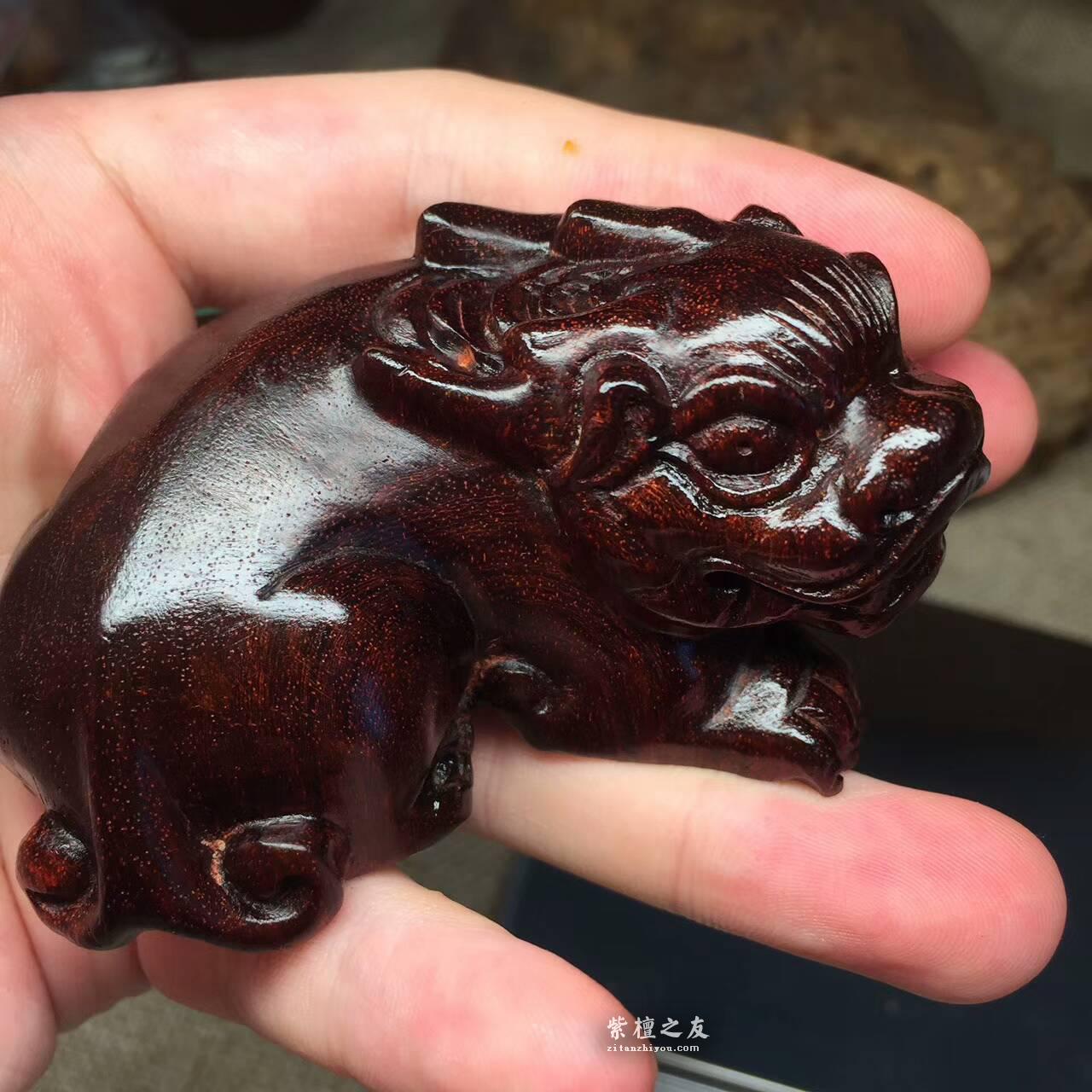 老油料小叶紫檀霸气手把件《招财貔貅》一对 玻璃底色适合把玩-1
