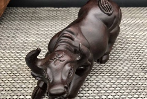黑檀工艺品《牛气冲天》造型完美精致无暇