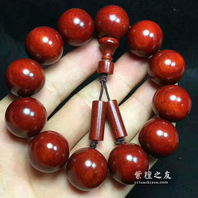 小叶紫檀手串鸡血红的特点-1