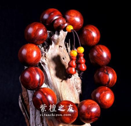 小叶紫檀中的鸡血红和鸡血料是完全不同的，不要被忽悠了！-3