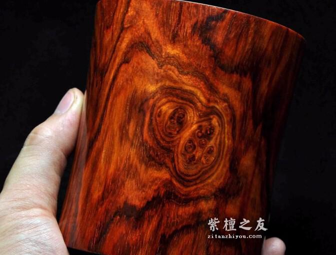 花梨纹紫檀瘿木笔筒欣赏 难得一见的好料-2