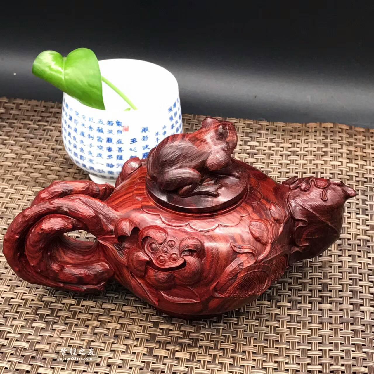 印度小叶紫檀纯手工雕刻壶把件 荷花青蛙寓意悠然自得-2
