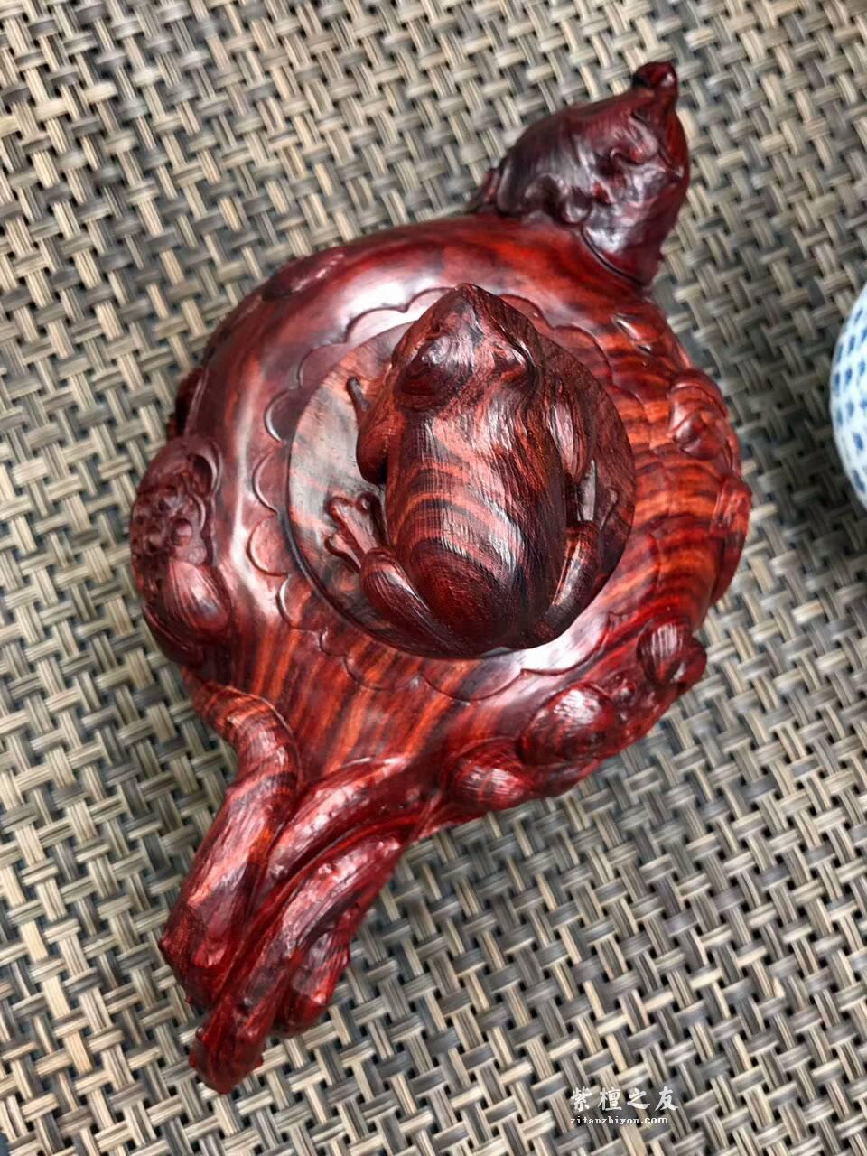 印度小叶紫檀纯手工雕刻壶把件 荷花青蛙寓意悠然自得-5