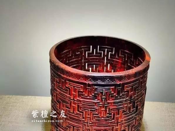 小叶紫檀镂空雕笔筒欣赏 雕工细腻繁复精美-3