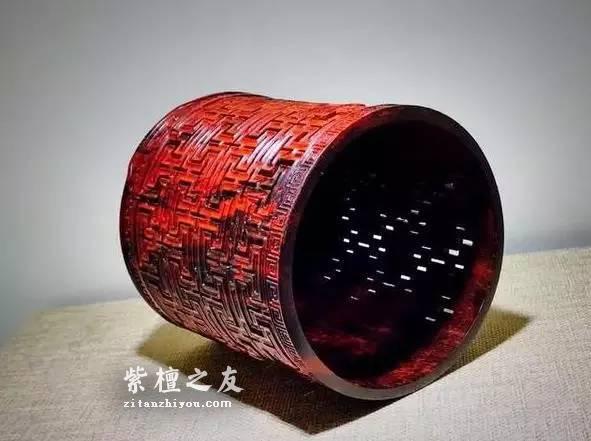小叶紫檀镂空雕笔筒欣赏 雕工细腻繁复精美-1