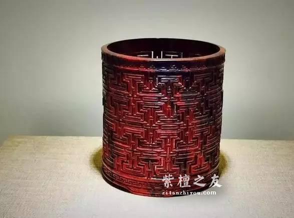 小叶紫檀镂空雕笔筒欣赏 雕工细腻繁复精美-4