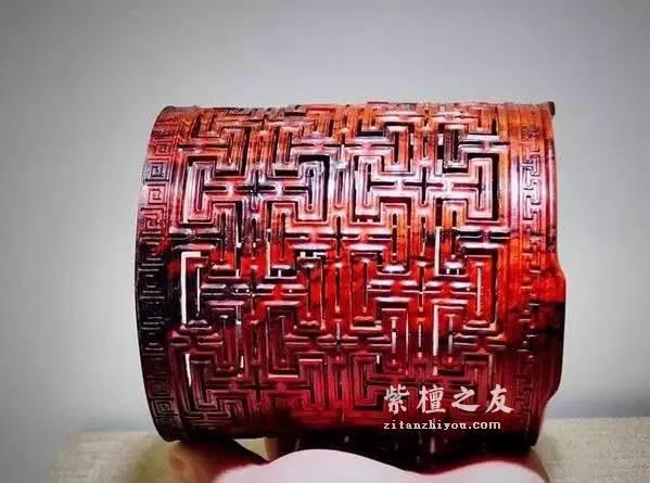 小叶紫檀镂空雕笔筒欣赏 雕工细腻繁复精美-6