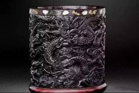 明周制鱼龙海兽紫檀笔筒为何可拍出5520万元的天价