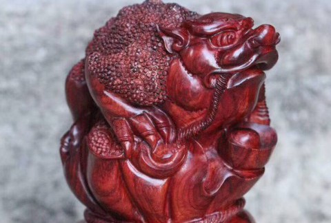 小叶紫檀工艺品《招财进宝》金蟾抱钱袋 代代都有钱