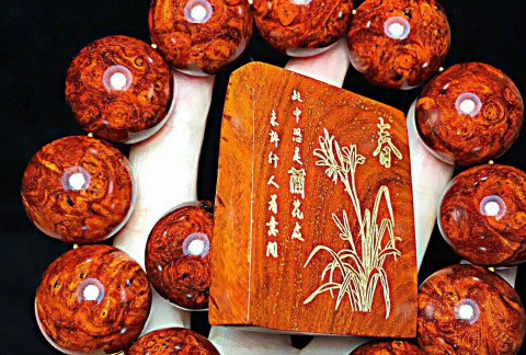 精品小叶紫檀2.0X12颗手串《春》 鸡血红泥料满瘤疤