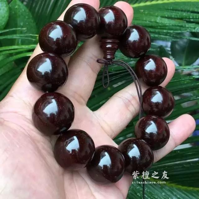 紫檀手串盘玩的正确方法及注意事项-1