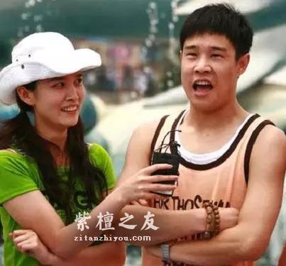 赵本山戴小叶紫檀木手串是因为五行缺木？-3