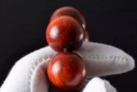 小叶紫檀盘玩原则——少盘多放