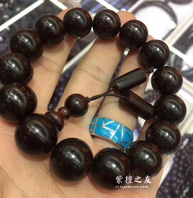 小叶紫檀手串把玩时应该注意哪些细节，这文章简直一针见血-2