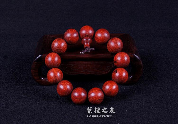 精品鸡血红印度小叶紫檀1.8cm手串 棕眼细密略带金星-2