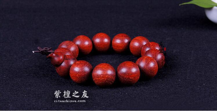 精品鸡血红印度小叶紫檀1.8cm手串 棕眼细密略带金星-1
