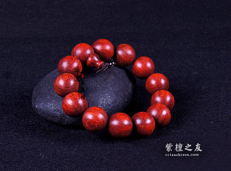 精品鸡血红印度小叶紫檀1.8cm手串 棕眼细密略带金星-3