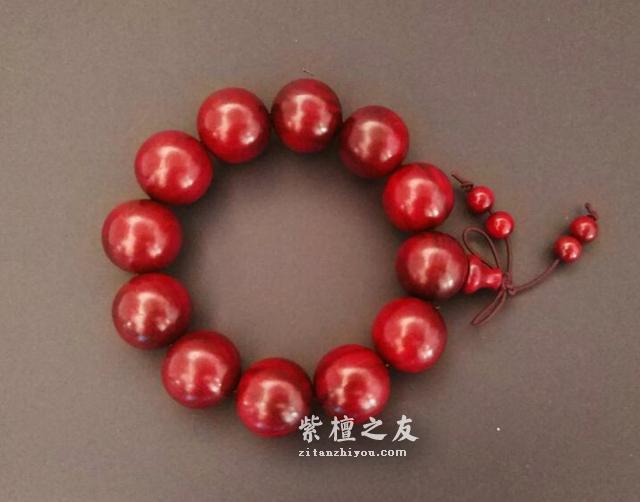 看专家是如何保养小叶紫檀手串的？-2