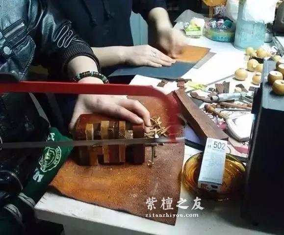 小葫芦加紫檀边角料，竟然能做出这么好看的手串-5