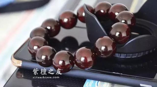 只要具备这4点，你的小叶紫檀手串盘出玻璃底指日可待-1