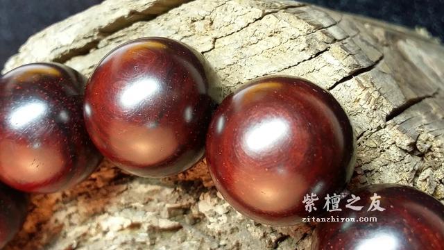 只要具备这4点，你的小叶紫檀手串盘出玻璃底指日可待-3