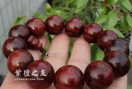 只要具备这4点，你的小叶紫檀手串盘出玻璃底指日可待-4