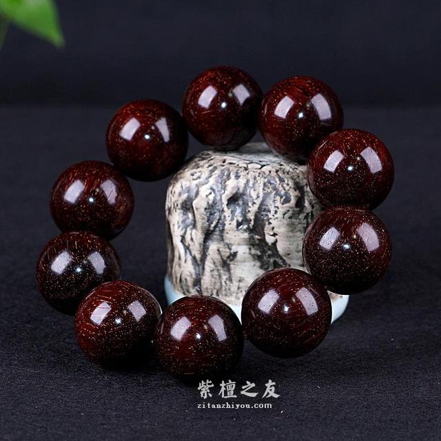 小叶紫檀手串为什么要讲究“少盘多放”？-1