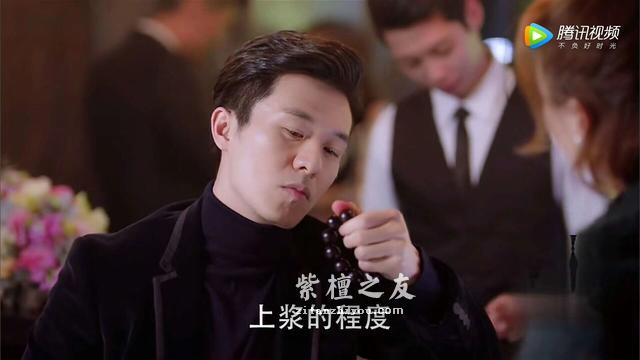 热播剧《谈判官》中竟然也出现了小叶紫檀手串-4