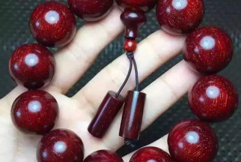 小叶紫檀手串盘玩的方法与禁忌