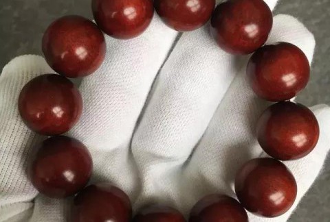 关于小叶紫檀手串抹油和胶磨的来龙去脉