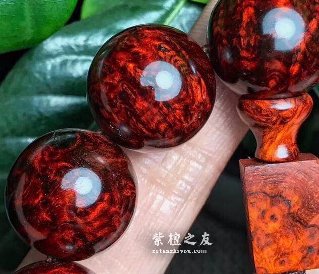 新入手的小叶紫檀手串，为什么要戴手套盘？-2