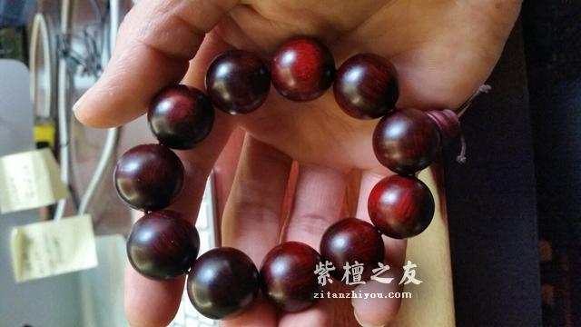 如何区分小叶紫檀鸡血红和鸡血料质！-1