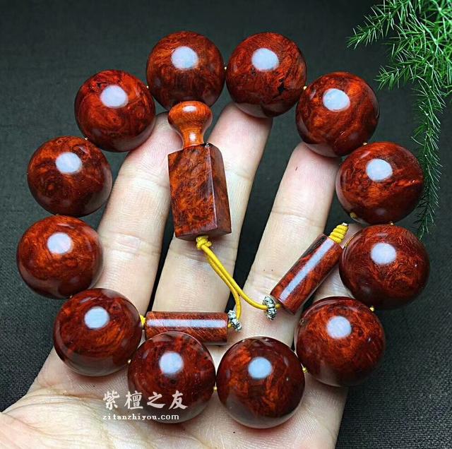 挑选小叶紫檀瘤疤的三大忌-2
