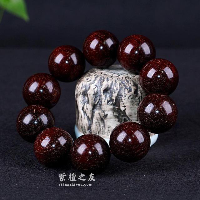 你的小叶紫檀为什么越盘越黑？到底该如何盘玩呢？-1
