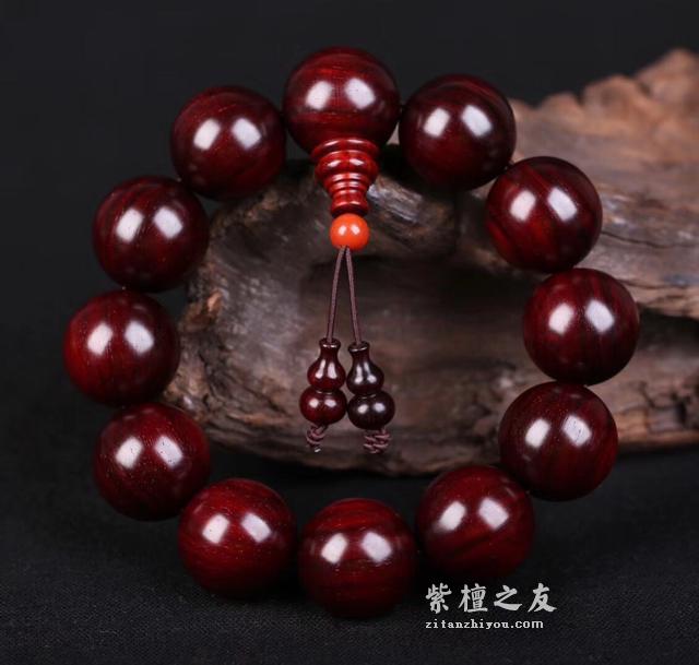 小叶紫檀手串是盘玩包浆好还是放置包浆好？-1