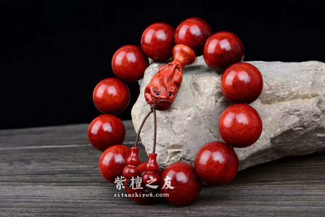 揭秘几十块钱的小叶紫檀手串到底是什么来路？-1