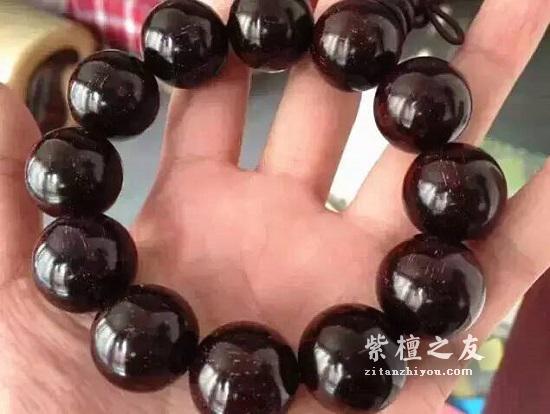 紫檀手串如何才能盘出灵气逼人的玻璃底？-1