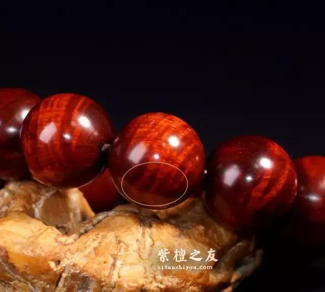如何买到性价比最高的小叶紫檀手串？-1