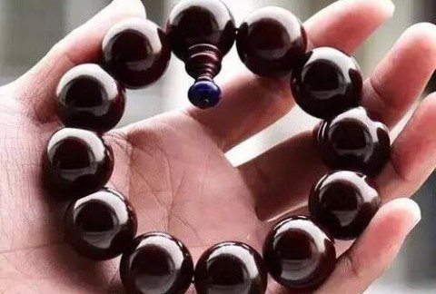 小叶紫檀手串佩戴禁忌，戴左手还是右手？