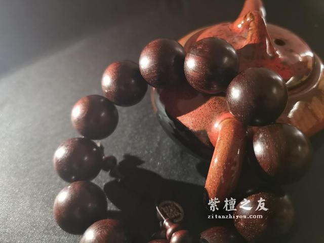 年轻人工作压力大？不妨戴一串小叶紫檀吧！-3